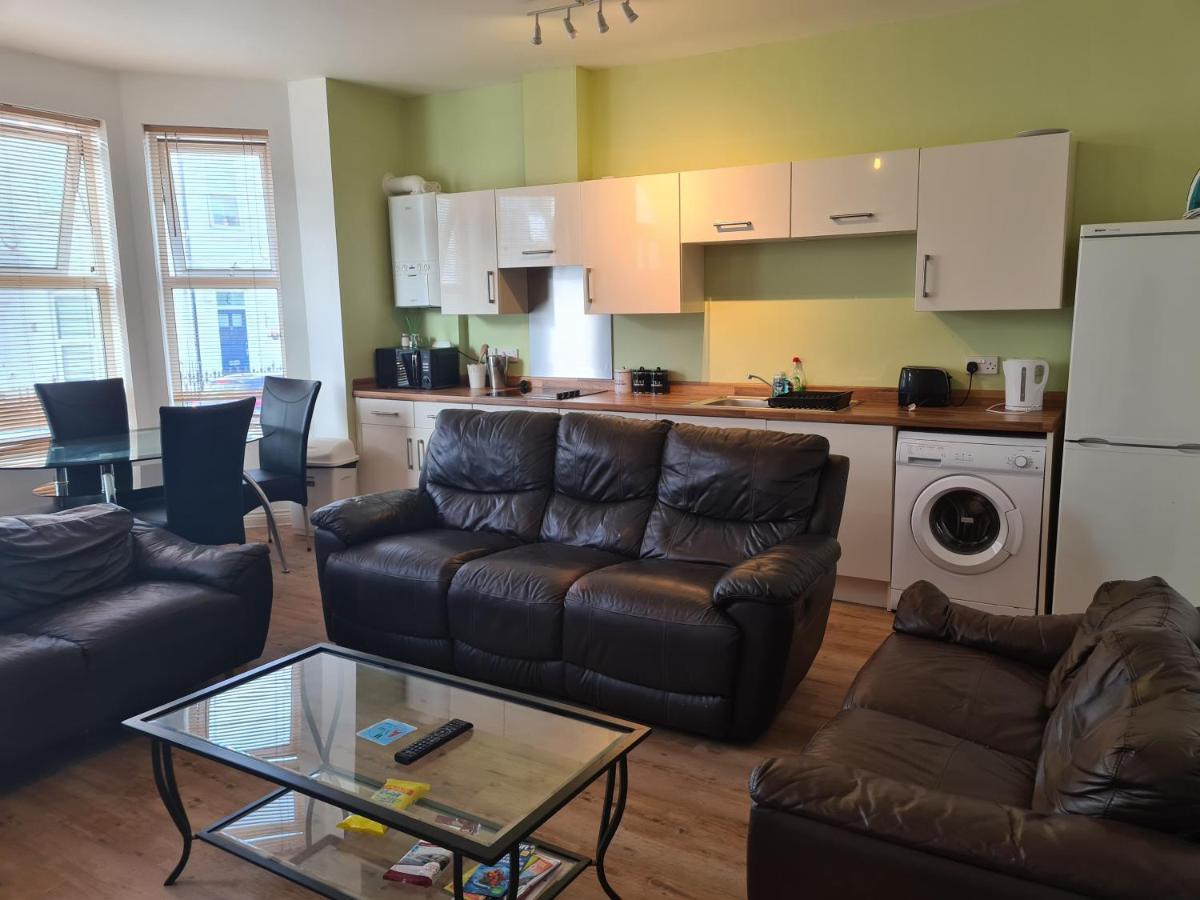 Yarmouth Apartments, Street Permit Parking, Close To Everything, Beach, Pier, Free Wifi Грейт-Ярмут Экстерьер фото