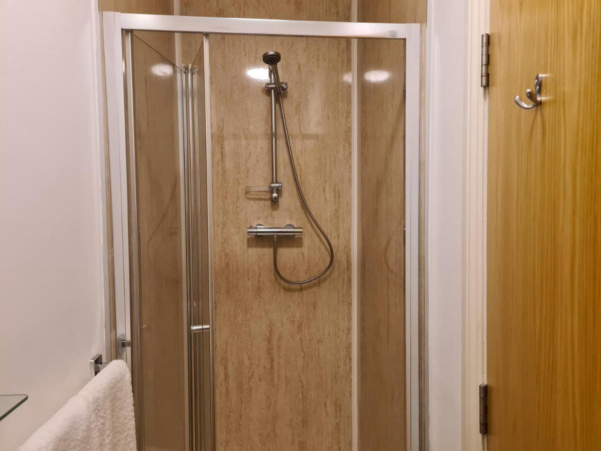 Yarmouth Apartments, Street Permit Parking, Close To Everything, Beach, Pier, Free Wifi Грейт-Ярмут Экстерьер фото