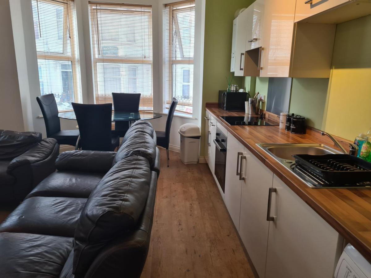 Yarmouth Apartments, Street Permit Parking, Close To Everything, Beach, Pier, Free Wifi Грейт-Ярмут Экстерьер фото