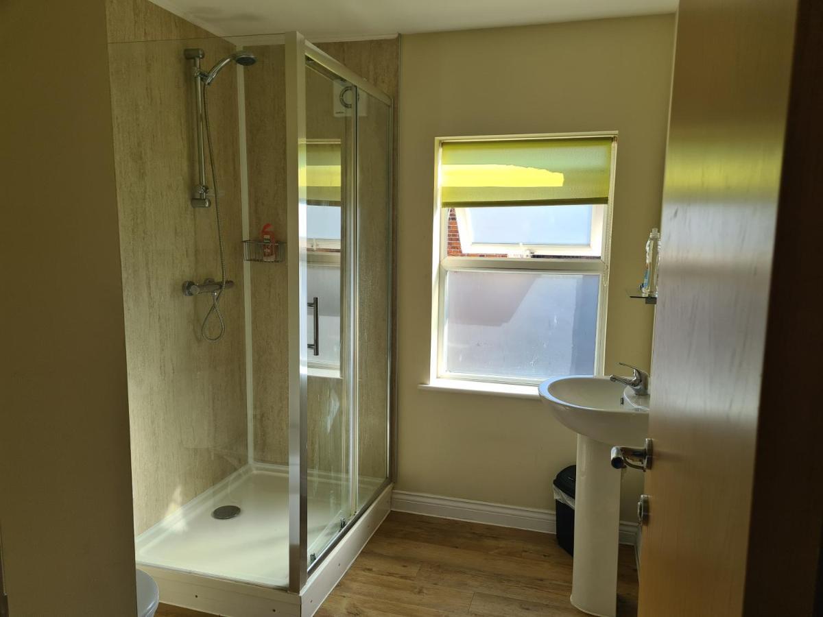 Yarmouth Apartments, Street Permit Parking, Close To Everything, Beach, Pier, Free Wifi Грейт-Ярмут Экстерьер фото