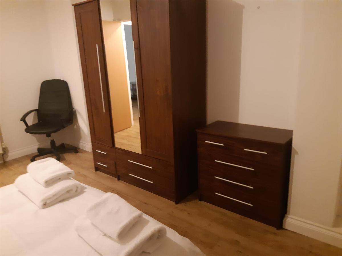 Yarmouth Apartments, Street Permit Parking, Close To Everything, Beach, Pier, Free Wifi Грейт-Ярмут Экстерьер фото