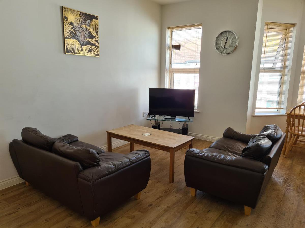 Yarmouth Apartments, Street Permit Parking, Close To Everything, Beach, Pier, Free Wifi Грейт-Ярмут Экстерьер фото