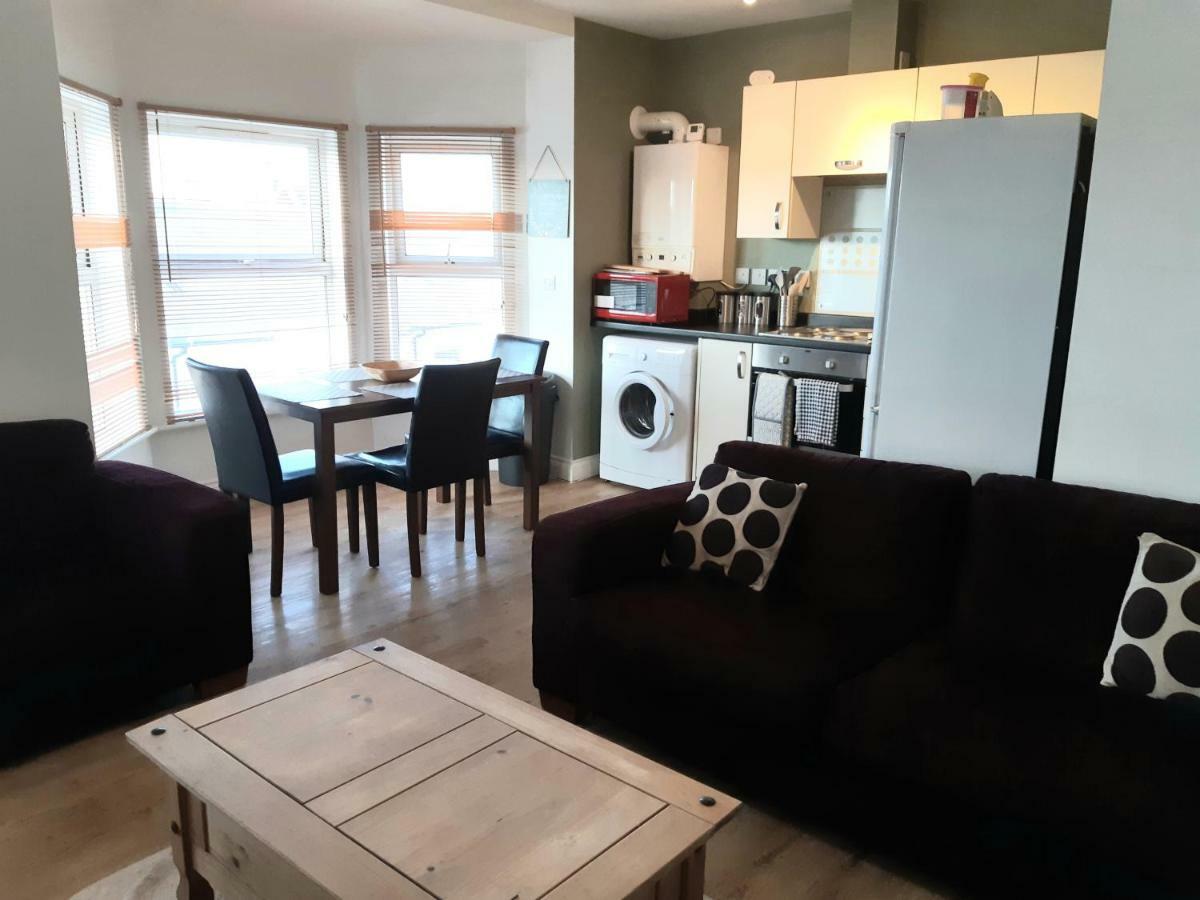 Yarmouth Apartments, Street Permit Parking, Close To Everything, Beach, Pier, Free Wifi Грейт-Ярмут Экстерьер фото