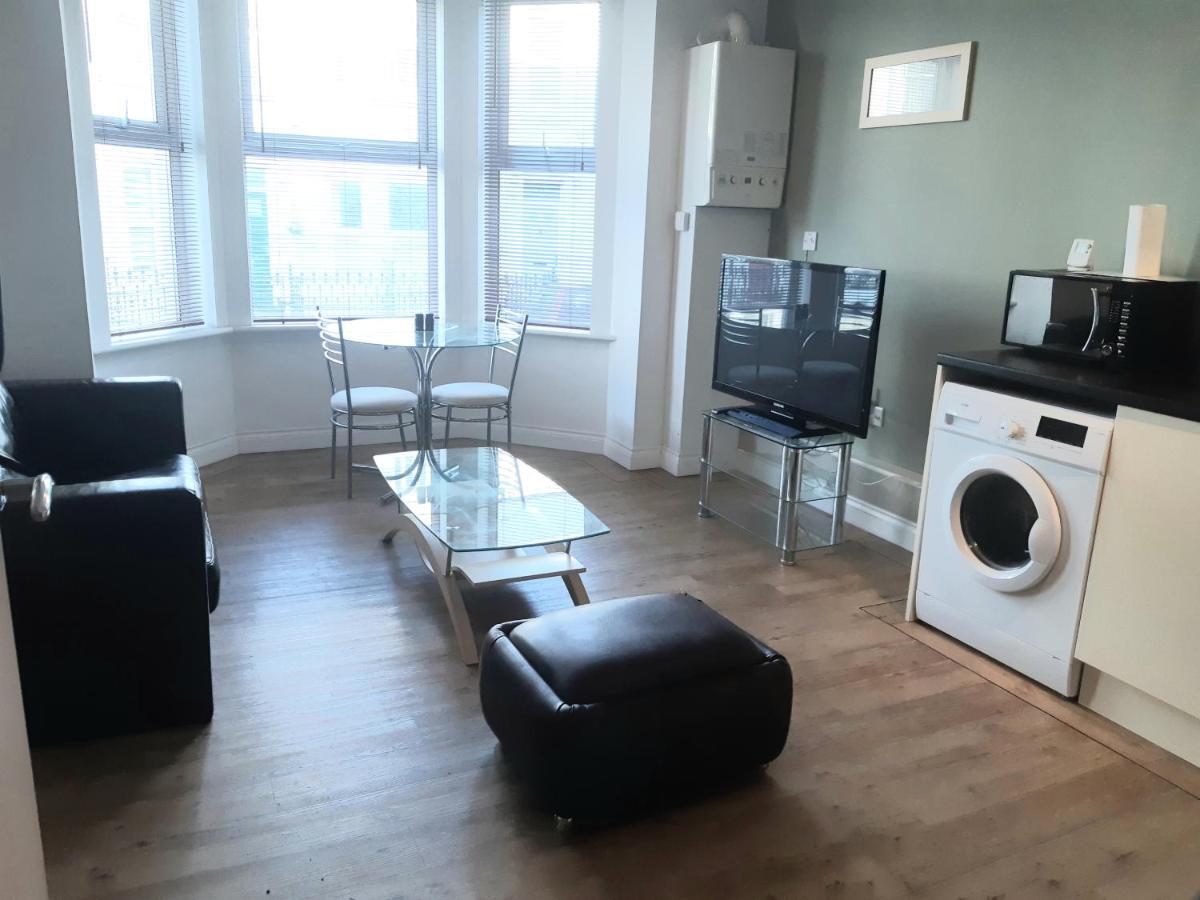 Yarmouth Apartments, Street Permit Parking, Close To Everything, Beach, Pier, Free Wifi Грейт-Ярмут Номер фото